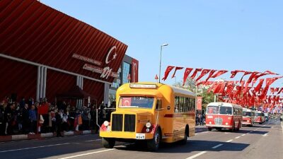 Cumhuriyetin 100. Yılına Şahit İETT Otobüslerinden Nostaljik Geçit