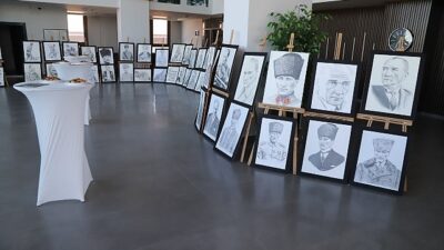 Dikili’de “Sarı Saçlı Mavi Gözlüm” bahisli standa ağır ilgi