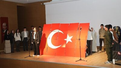 Dilovası, Cumhuriyetin ilanının 101. yıl dönümünü, ilçe protokolü ve vatandaşların iştirakiyle coşkuyla kutlandı.