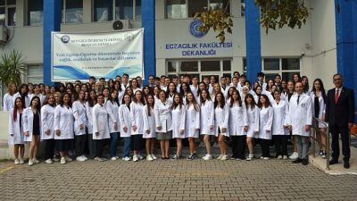 Egeli genç eczacıların beyaz önlük heyecanı