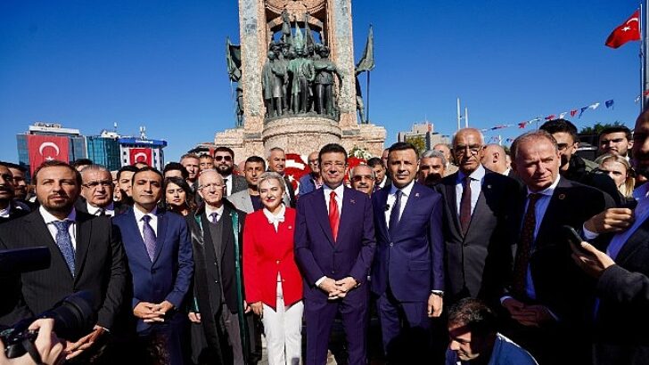 Ekrem İmamoğlu Türkiye Cumhuriyeti’nin 101’inci kuruluş yıldönümü, Taksim Cumhuriyet Anıtı’nda gerçekleştirilen çelenk koyma merasimiyle kutlandı