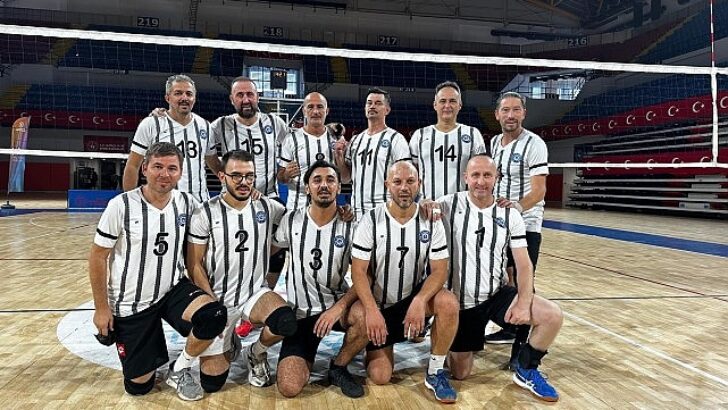 EÜ Voleybol Ekibi çeyrek finalde