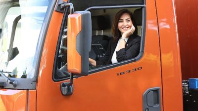 Ford Trucks, Ağır Ticari Araç Kesiminde Önyargıları Yıkıyor: Bayan Kamyon Sürücü Akademisi ile Bayanlar Direksiyona Geçiyor