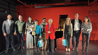 Genç piyanist Ali Keskin yeteneğiyle alkışları topladı