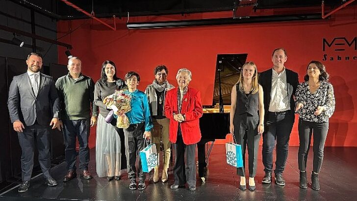 Genç piyanist Ali Keskin yeteneğiyle alkışları topladı