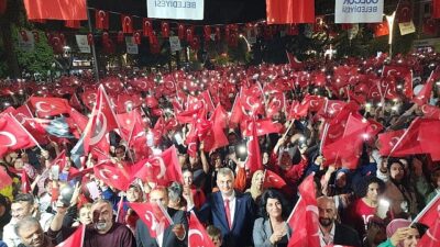 Gölcük Belediye Başkanı Ali Yıldırım Sezer, yayınladığı ileti ile 29 Ekim Cumhuriyet Bayramı’nı kutladı.
