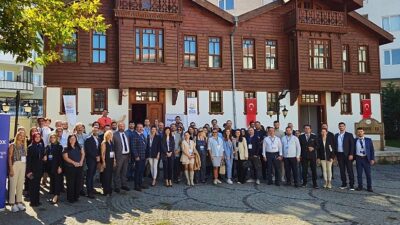 Gölcük Belediyesi, dijitalleşen İstihdam Ofisi’nin çalışmalarını tanıtmak ve istihdama katkı sunmak adına dev sanayi firmalarını bir araya getirdi.