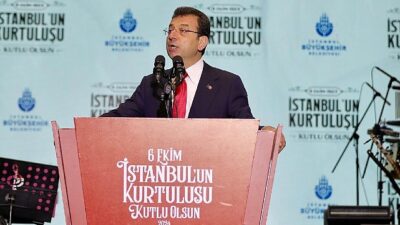 İBB Başkanı Ekrem İmamoğlu, İstanbul’un düşman işgalinden kurtuluşunun 101’inci yıldönümünü, Beşiktaş Meydanı’nda İstanbullularla birlikte kutladı.