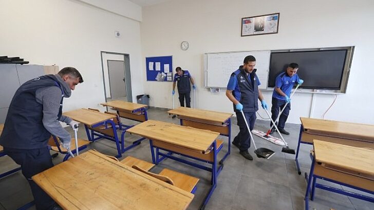 İstanbul Büyükşehir Belediyesi (İBB), öğrencilerin pak ve sağlıklı bir ortamda eğitim görmelerine dayanak sağlamak hedefiyle “İBB Pak Okul Projesini başlattı