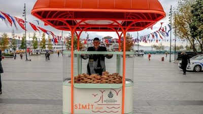İstanbul’un Yeni Simit Otomobilleri Beşiktaş Meydanı’nda