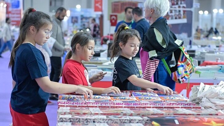 İZKİTAP okurları yazarlarla buluşturmaya devam ediyor
