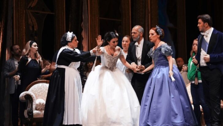 İzmir Devlet Opera ve Balesi ‘La Traviata’ operasıyla seyirciyi selamlayacak