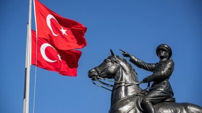 İzmir’de en büyük bayrama en görkemli kutlama