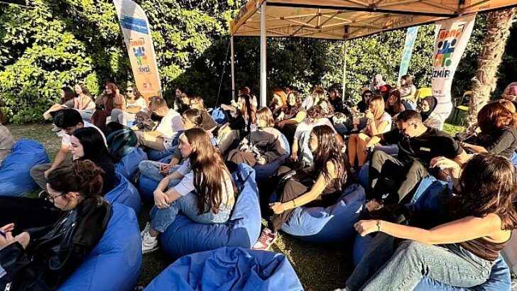 İzmir’de gençlerin “deneyim seyahati başladı