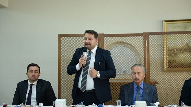Kahramankazan Belediye Başkanı Selim Çırpanoğlu, 19 Ekim Muhtarlar Günü kapsamında mahalle muhtarları ile bir ortaya geldi.