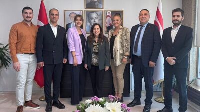 Karabağlar Komite üyelerinden KKTC Başkonsolosunu ziyaret