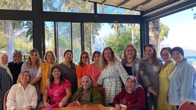 Kemer’in çınarları Deniz Kafe’de buluştu