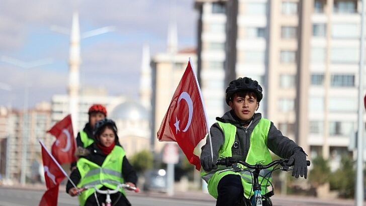 Konya Büyükşehir’in “Güvenli Okul Yolları Projesi”nde 29 Ekim Coşkusu