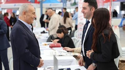 Küçükçekmece Belediyesi İş Arayan ve Patronlar Ortasında Köprü Oldu