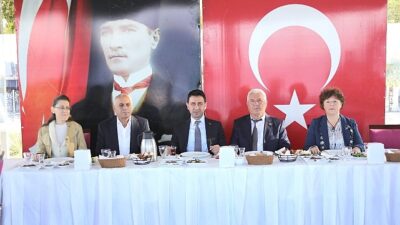 Lider Önal, muhtarlarla buluştu: “Bayraklı için gece gündüz çalışıyoruz”