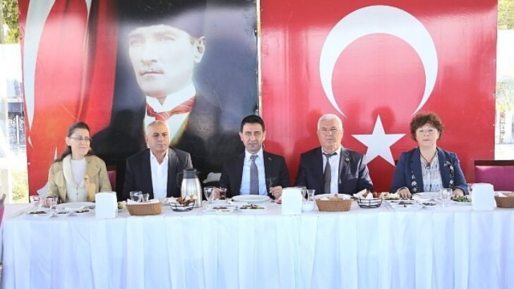 Lider Önal, muhtarlarla buluştu: “Bayraklı için gece gündüz çalışıyoruz”