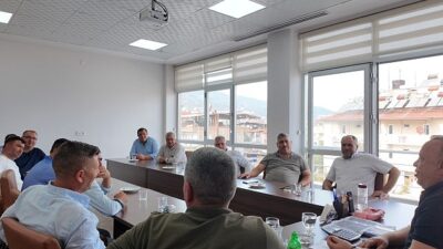 Lider Özel, Mermer Dalı Temsilcileriyle bir ortaya geldi.