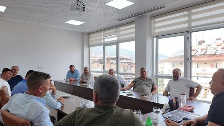 Lider Özel, Mermer Dalı Temsilcileriyle bir ortaya geldi.