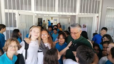 Lider Topaloğlu öğrencilerle voleybol oynadı