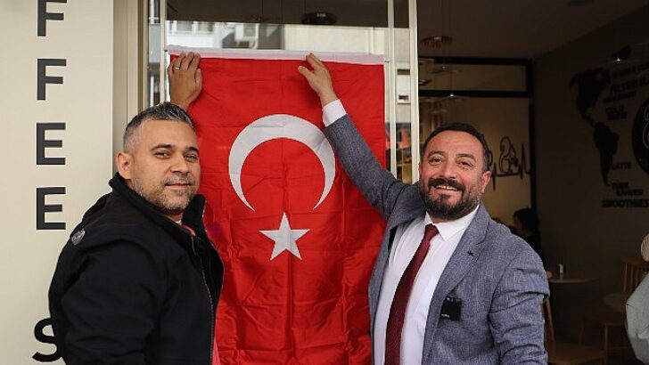 Lider Turan Cumhuriyet Bayramı’nı kutladı