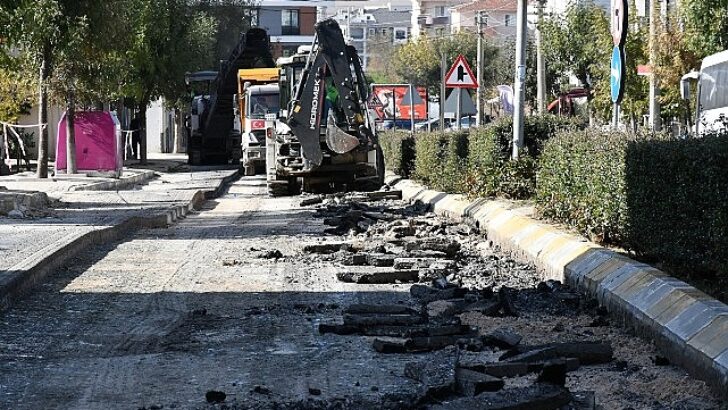 Lüleburgaz Belediyesi Fen İşleri Müdürlüğü grupları, kent genelinde yol tamir ve yenileme çalışmalarına devam ediyor