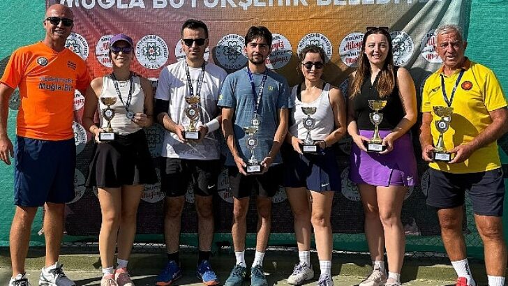 Muğla Büyükşehir Belediyesi 6. Klasik Cumhuriyet Kupası Karma Tenis Turnuvası Dalaman’da Yapıldı