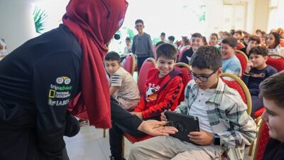 Öğrenciler, Avustralya Çöllerinin Sakallı Ejderiyle Konya Tropikal Kelebek Bahçesi’nde Tanışıyor
