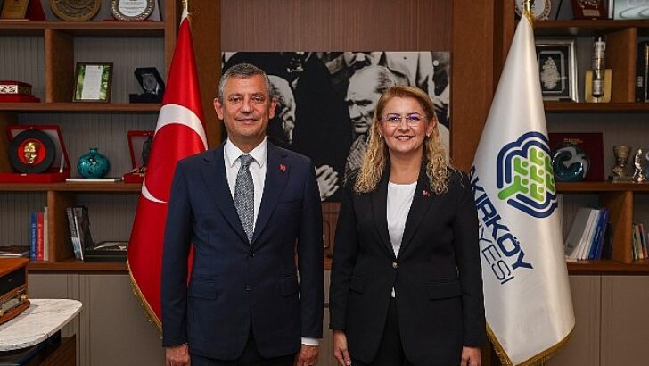 Özgür Özel’den Lider Ovalıoğlu’na Hizmet Övgüsü