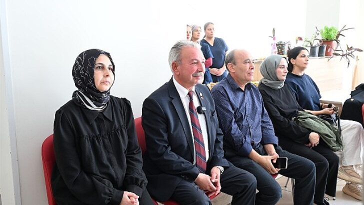 Salihli Belediye Başkanı Mazlum Nurlu, 1 Ekim Yaşlılar Günü hasebiyle Salihli Huzurevini ziyaret etti.
