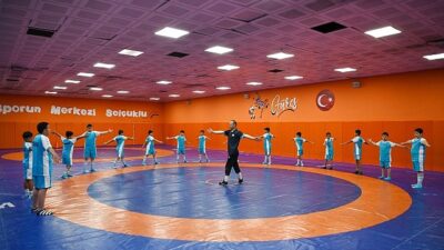 Selçuklu Belediyesi tarafından düzenlenen ve 5 bin 814 öğrencinin eğitim göreceği Kış Spor Okullarında ilk eğitim 5 Ekim Cumartesi günü başladı