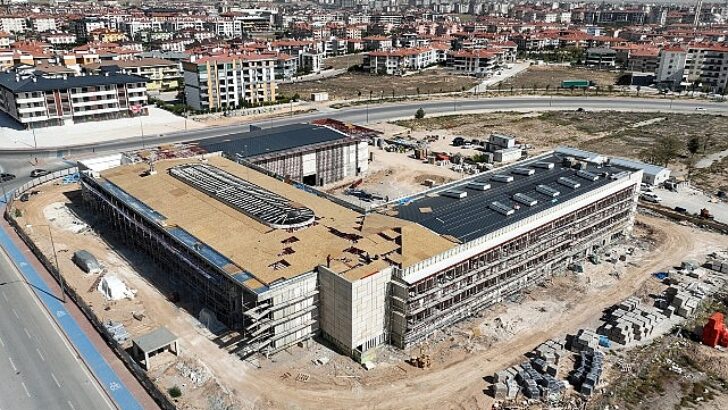 Selçuklu Belediyesi tarafından Konya’ya kazandırılacak olan Türkiye’nin en kapsamlı ve çağdaş Hoş Sanatlar Lisesi’nin üretimi tüm süratiyle devam ediyor.