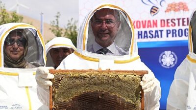 Selçuklu Belediyesi’nin kırsal mahallelerde kalkınmanın ve hayvansal üretimin geliştirilmesi emeliyle hayata geçirdiği ‘% 50 Hibeli Arılı Kovan Desteği’ne müracaatlar başladı.
