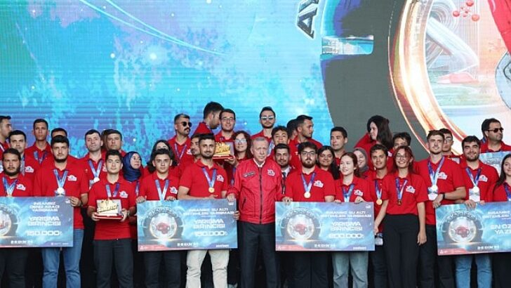 Teknolojinin şampiyonları ödüllerini Cumhurbaşkanı Erdoğan’ın elinden aldı