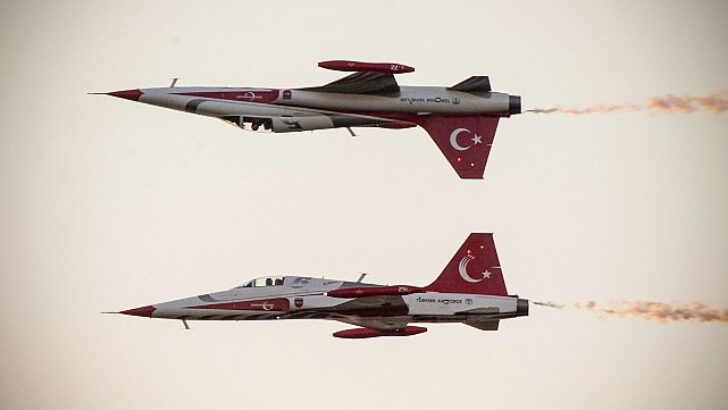 Türk Yıldızları 29 Ekim provasında göz doldurdu