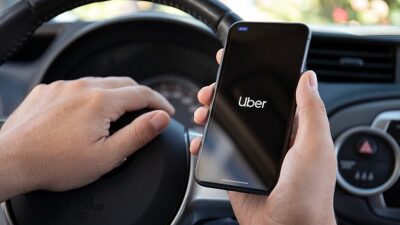 Uber, yaz boyunca 135 farklı ülkeden Türkiye’ye gelen turistlere Uber Taksi ile hizmet verdi