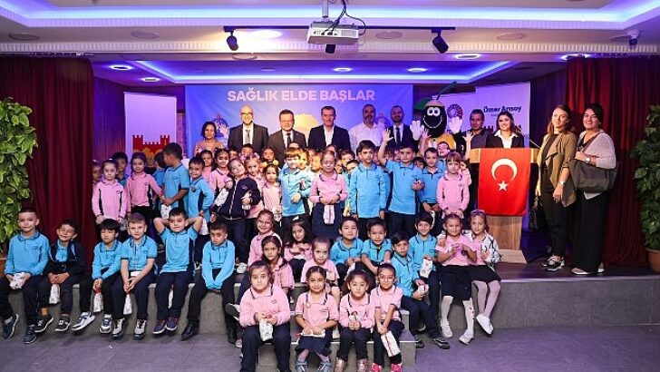 Zeytinburnu Belediyesi ve Koç Üniversitesi Hastanesi, “Sağlık Elde Başlar” projesiyle 5 bin ilkokul öğrencisine el yıkama eğitimi vermeyi hedefliyor.