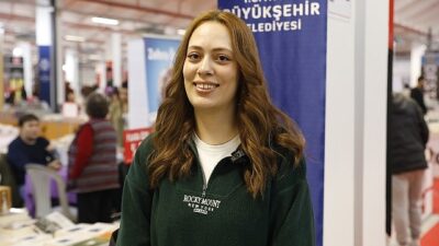 Aydın Büyükşehir Belediyesi’nin konut sahipliğinde Fuar Aydın’da düzenlenen Aydın Kitap Fuarı devam ediyor.