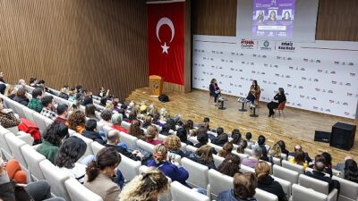 Bakırköy Belediyesi’nden bayana şiddete karşı konferans düzenledi