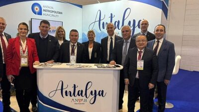 Başkan Muhittin Böcek Dünya Seyahat Fuarı’nda Antalya’yı tanıtıyor
