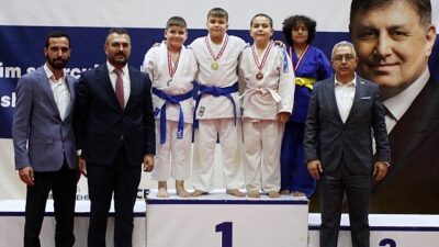 Başöğretmen Atatürk anısına şölen havasında turnuva