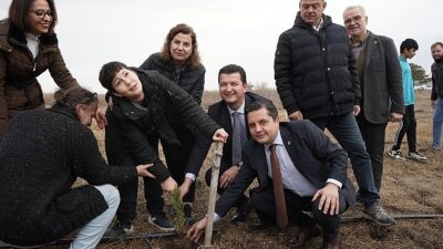Bin adet fidan öğretmenler için toprakla buluştu