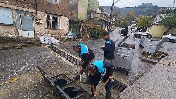 Büyükşehir ve MASKİ Takımları Siddetli Yağış ve Fırtınaya Karşı Alanda