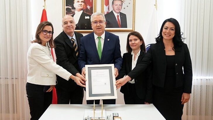 EÜ Dokuma ve Konfeksiyon Araştırma ve Uygulama Merkezi Akreditasyonunu Yeniledi