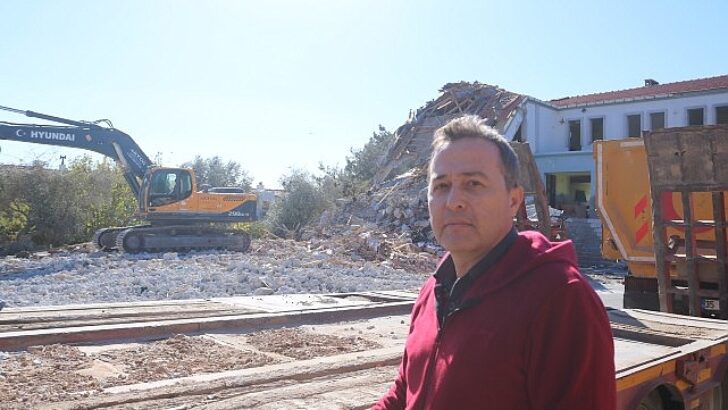 Foça’da Zelzeleye Güçlü Olmayan Okullar Yıkılıyor