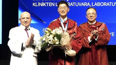 İstinye Üniversitesi Tıp Fakültesi Bilim Nişanı Stanford Üniversitesi’nden Prof. Dr. Michael Lim’e takdim edildi.